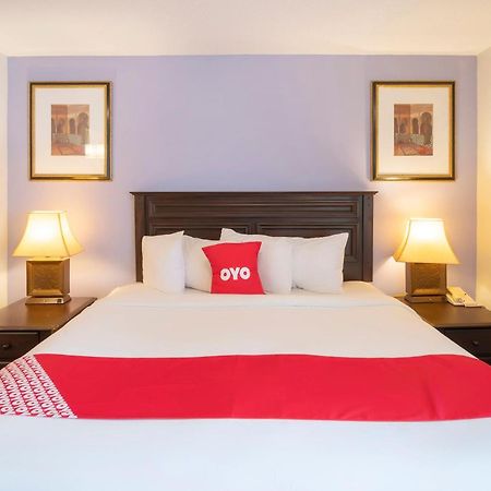 Oyo Townhouse Houston Airport North Hotel Exterior foto