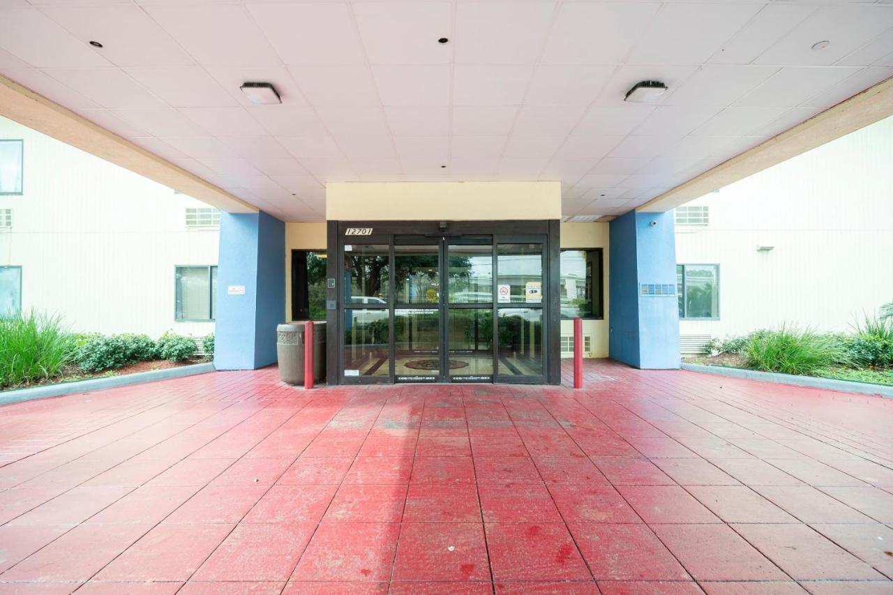 Oyo Townhouse Houston Airport North Hotel Exterior foto