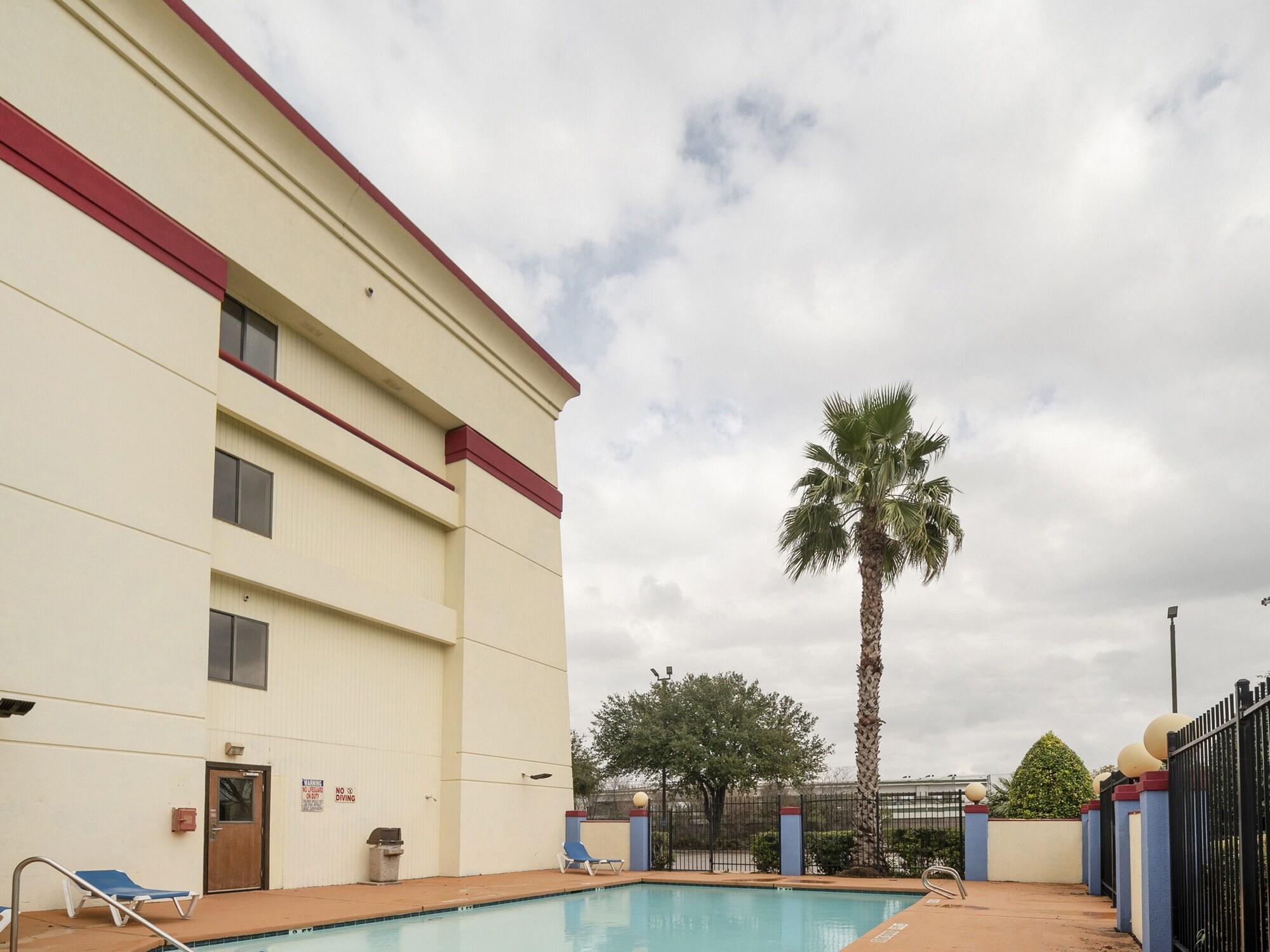 Oyo Townhouse Houston Airport North Hotel Exterior foto