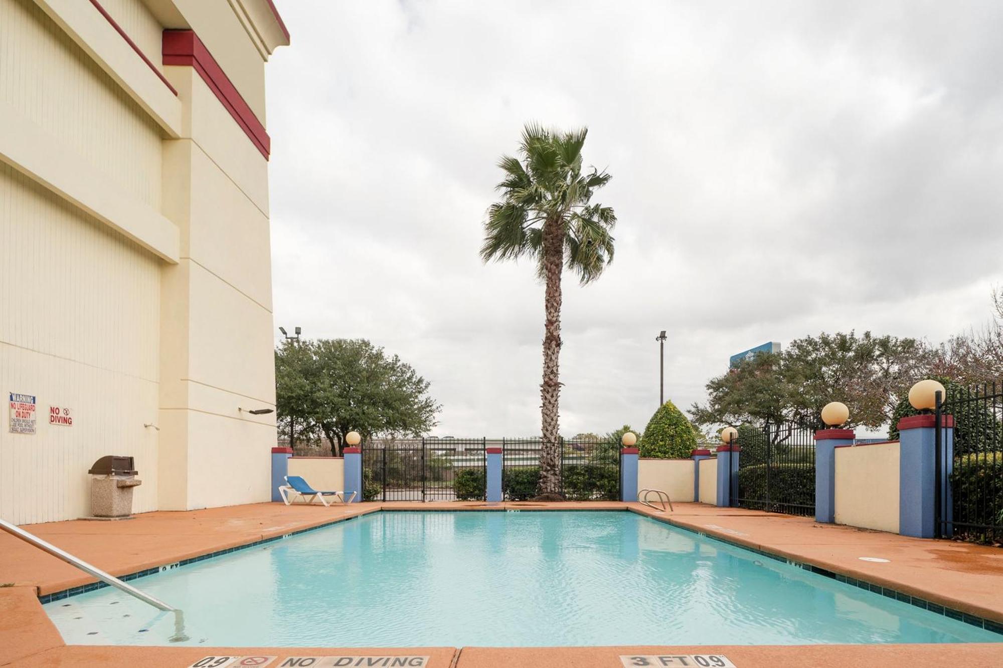 Oyo Townhouse Houston Airport North Hotel Exterior foto